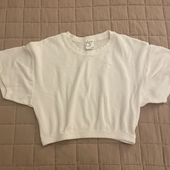 white flowy aerie top - Picture 2 of 4